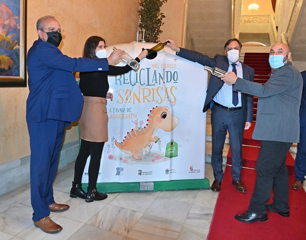 El Ayuntamiento de Salamanca fomenta el reciclaje de vidrio para financiar proyectos con niños de la Unidad de Hemato-Oncología Pediátrica del Hospital Clínico Universitario
